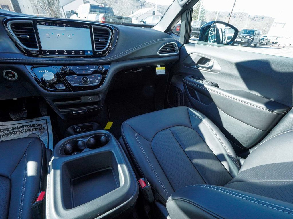 New 2026 Chrysler Pacifica Select FWD image 37