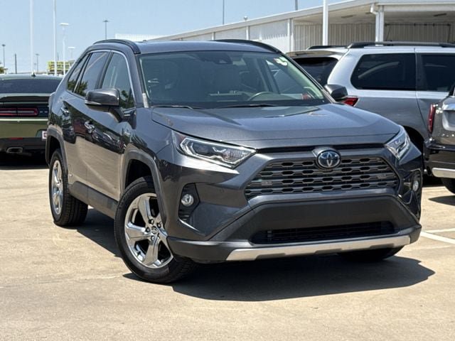 Used 2020 Toyota RAV4 Limited AWD/4WD image 2