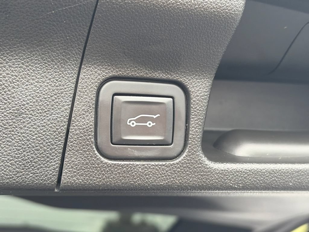 Used 2019 GMC Acadia Denali w/ Technology Package AWD/4WD image 9