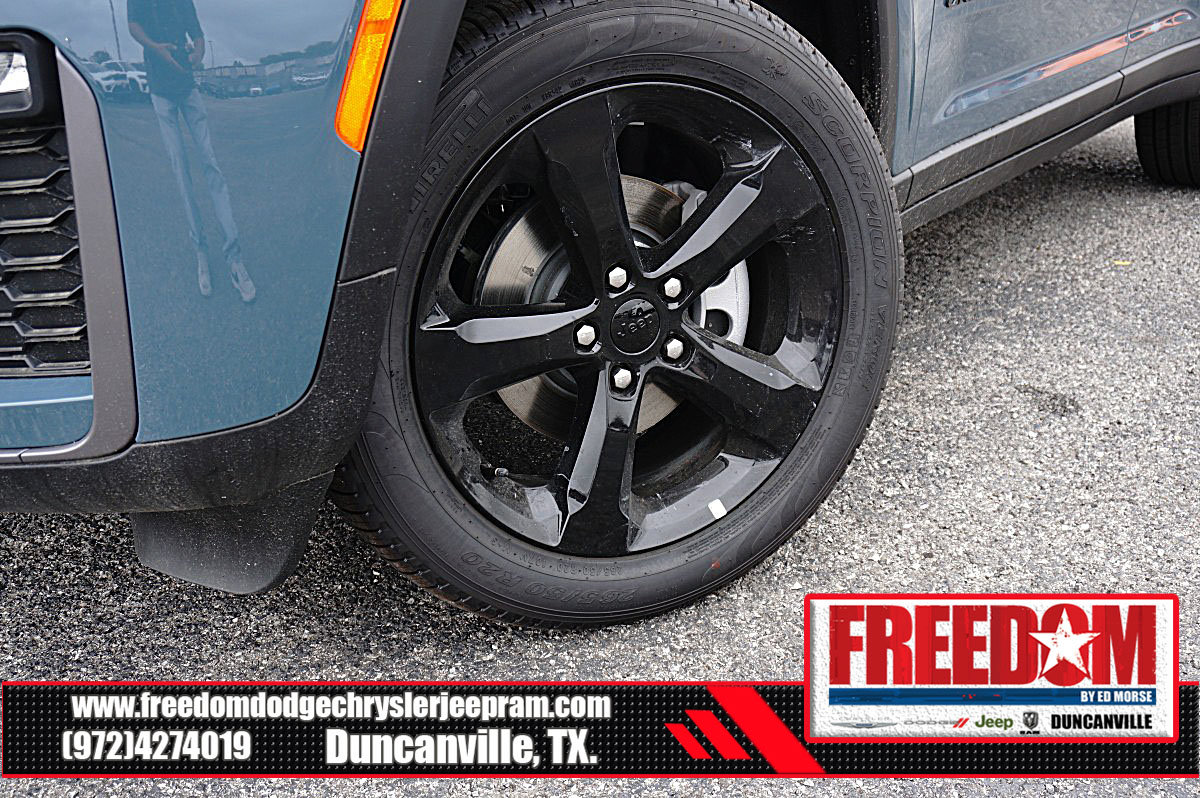 New 2026 Jeep Grand Cherokee Limited w/ Limited Altitude Package RWD image 9