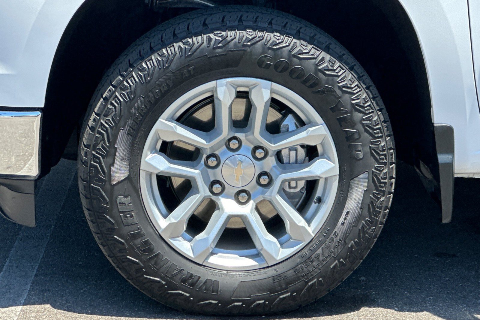 Used 2023 Chevrolet Silverado 1500 LT AWD/4WD image 26