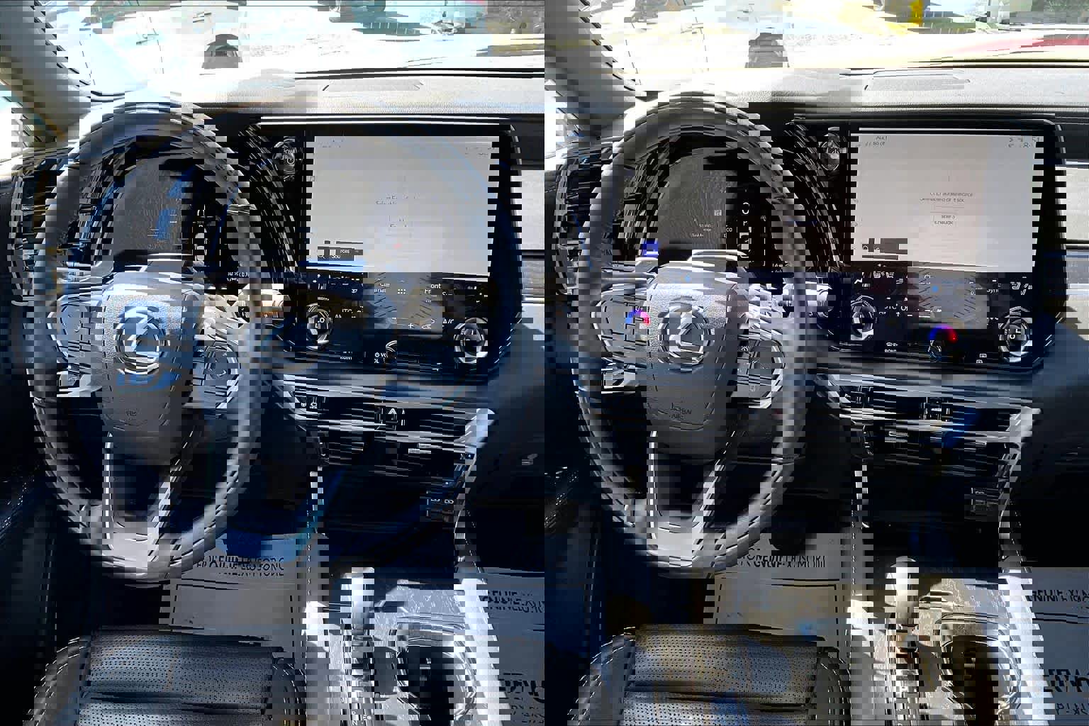 Used 2025 Lexus RX 450h Luxury w/ Convenience Package image 15