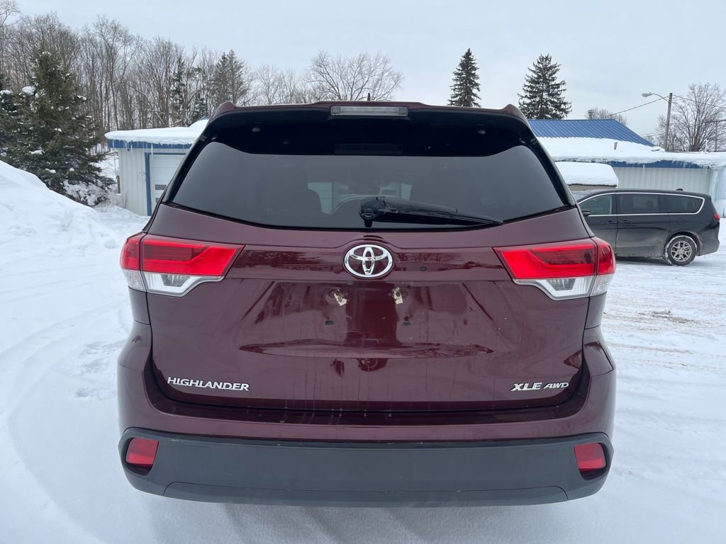 Used 2018 Toyota Highlander XLE AWD/4WD image 6