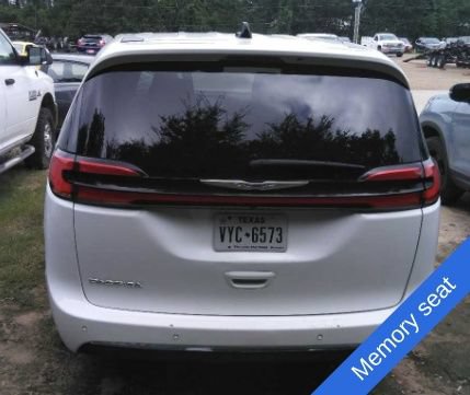 Used 2025 Chrysler Pacifica Select FWD image 11