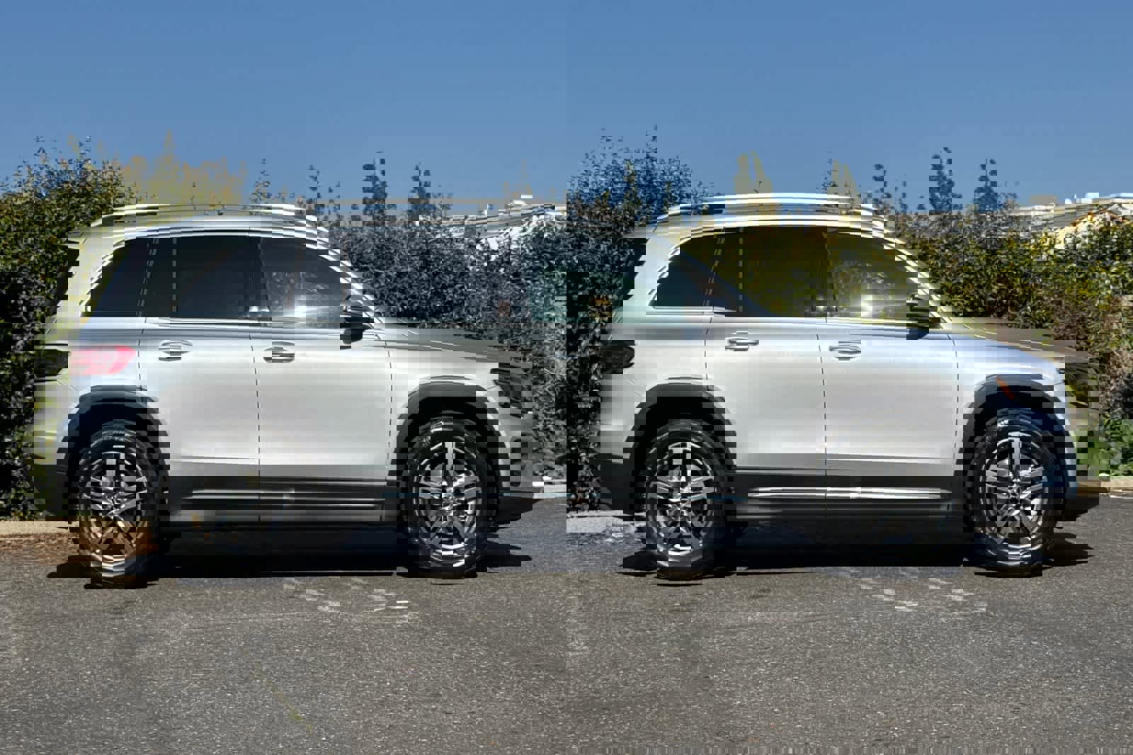 New 2026 Mercedes-Benz GLB 250 image 2