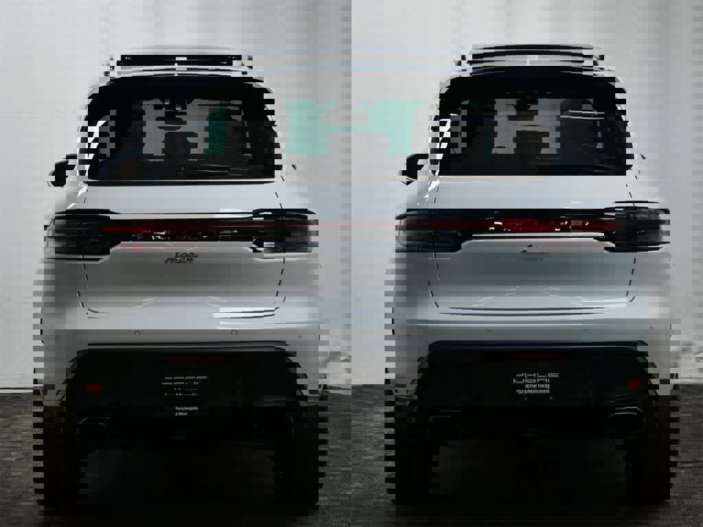 Used 2025 Porsche Macan image 6