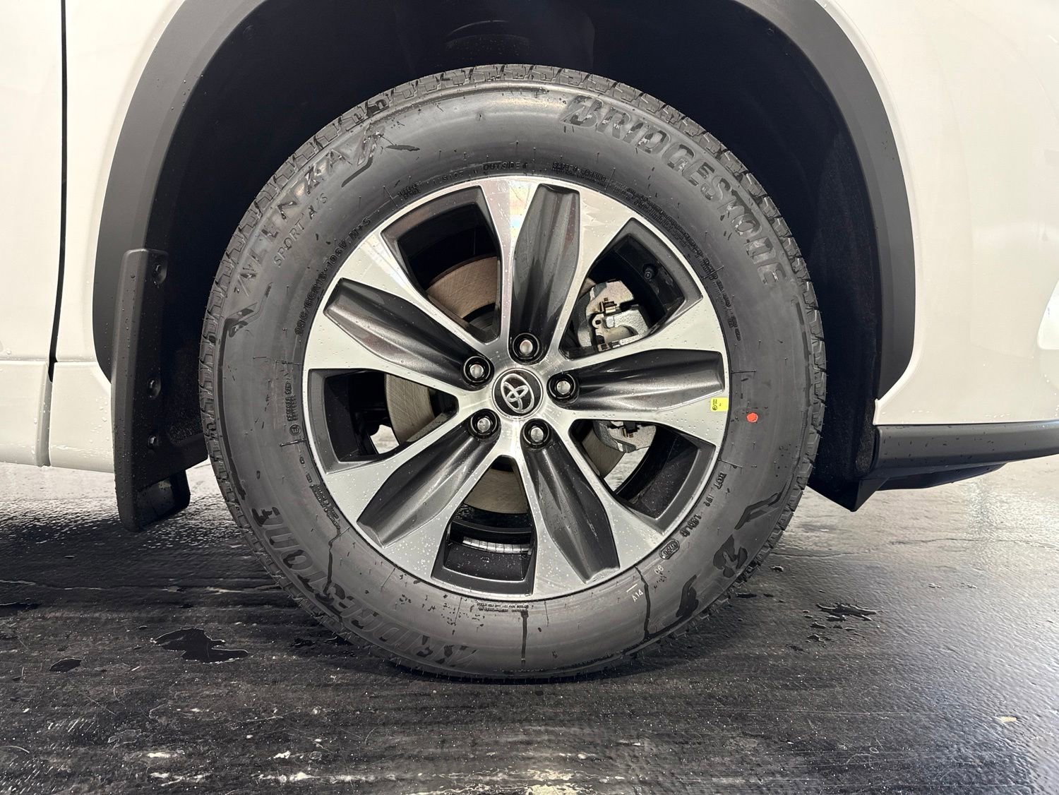 New 2026 Toyota Highlander XLE AWD/4WD image 9