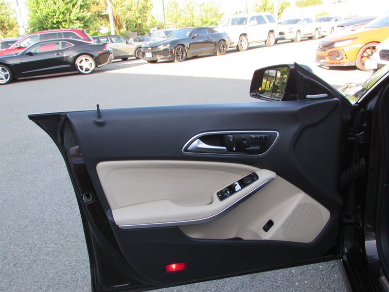 Used 2015 Mercedes-Benz CLA 250 image 9