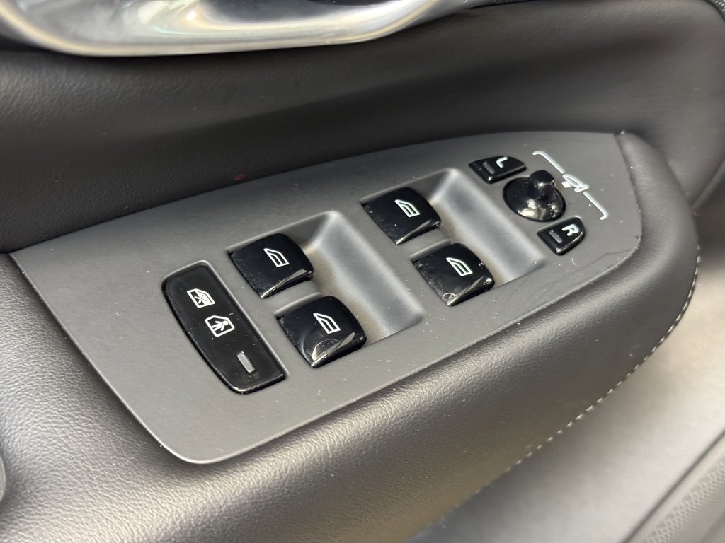 Used 2024 Volvo XC90 B5 Plus image 9