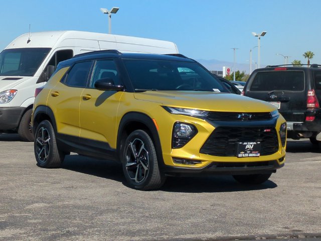 Used 2023 Chevrolet TrailBlazer RS w/ Convenience Package AWD/4WD image 2