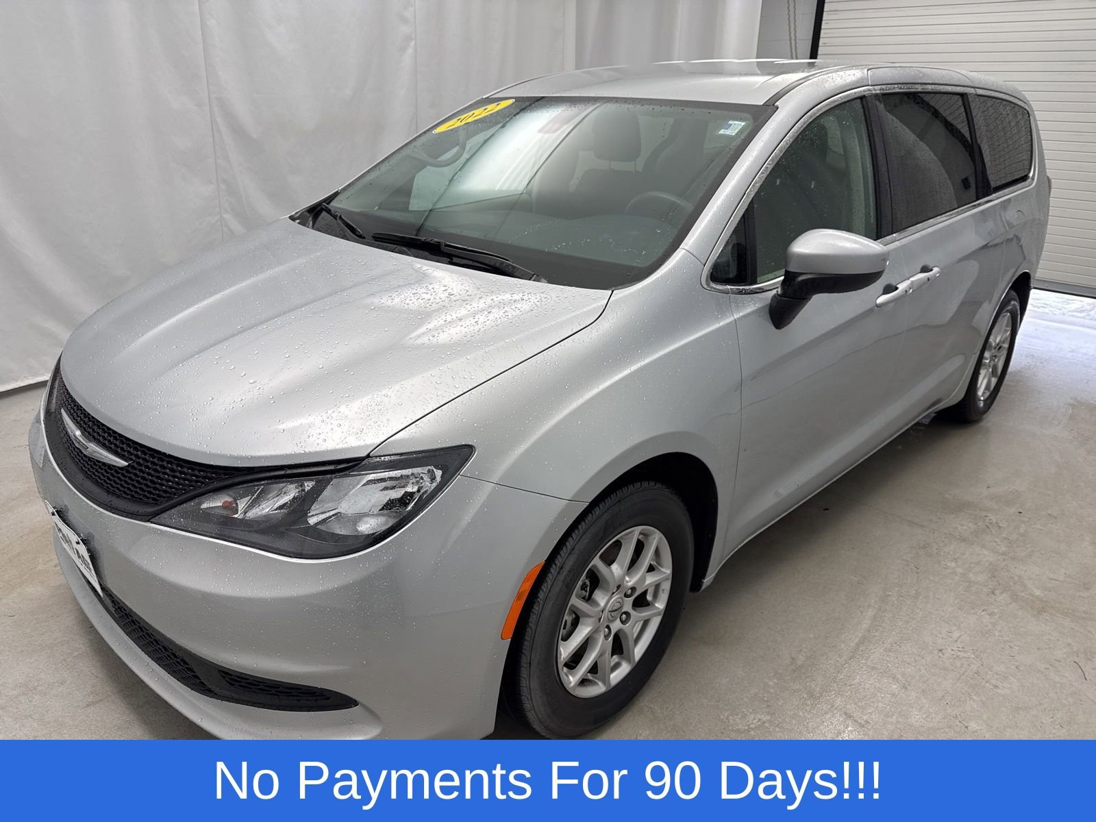 Used 2022 Chrysler Voyager LX image 6