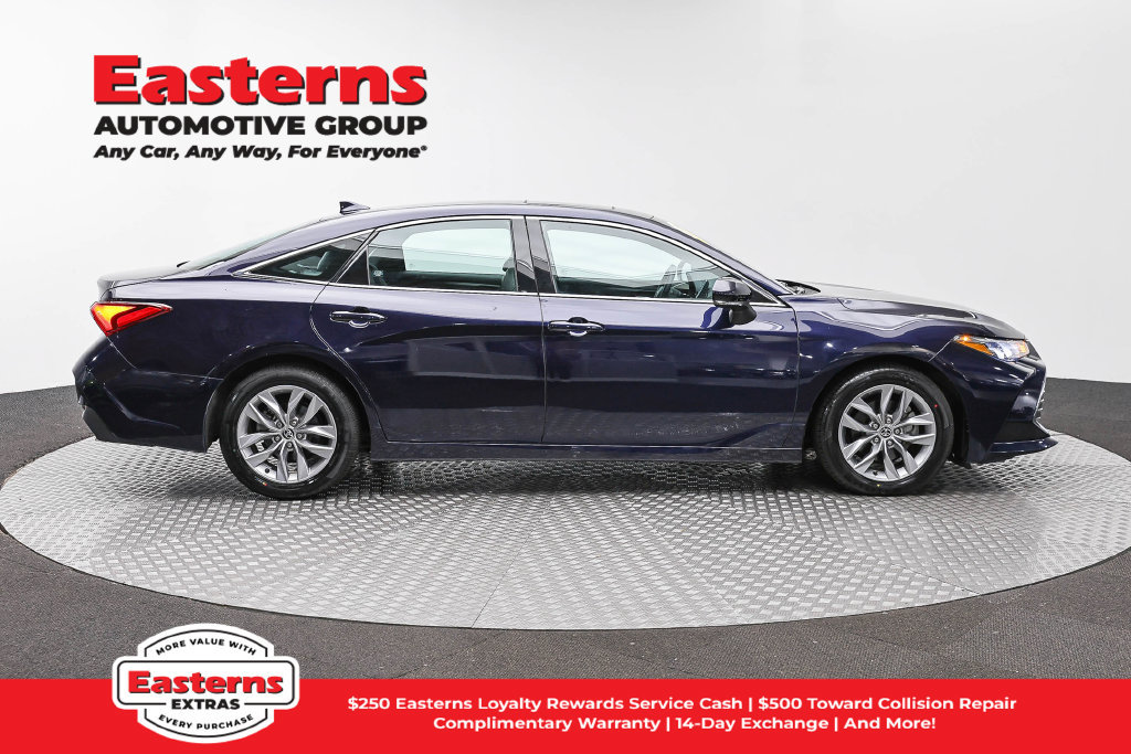 Used 2022 Toyota Avalon XLE w/ Moonroof Package FWD image 5