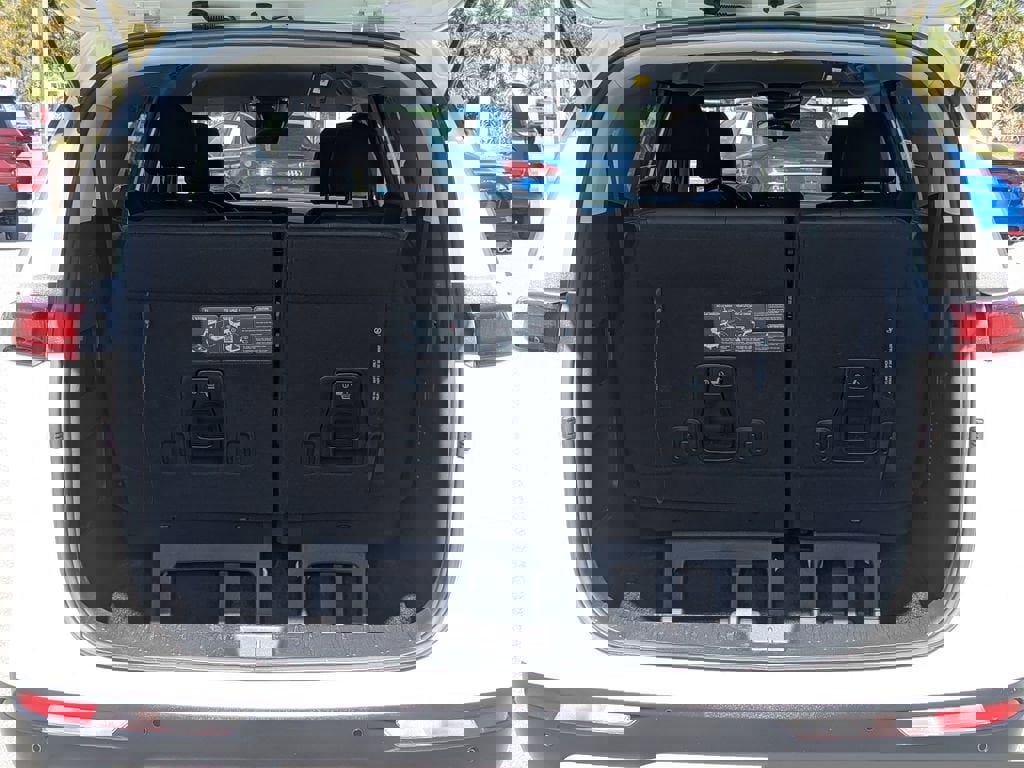 Certified 2024 Kia Carnival LX image 8