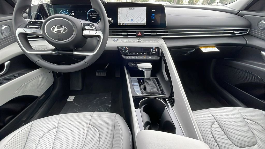 New 2025 Hyundai Elantra Limited image 18