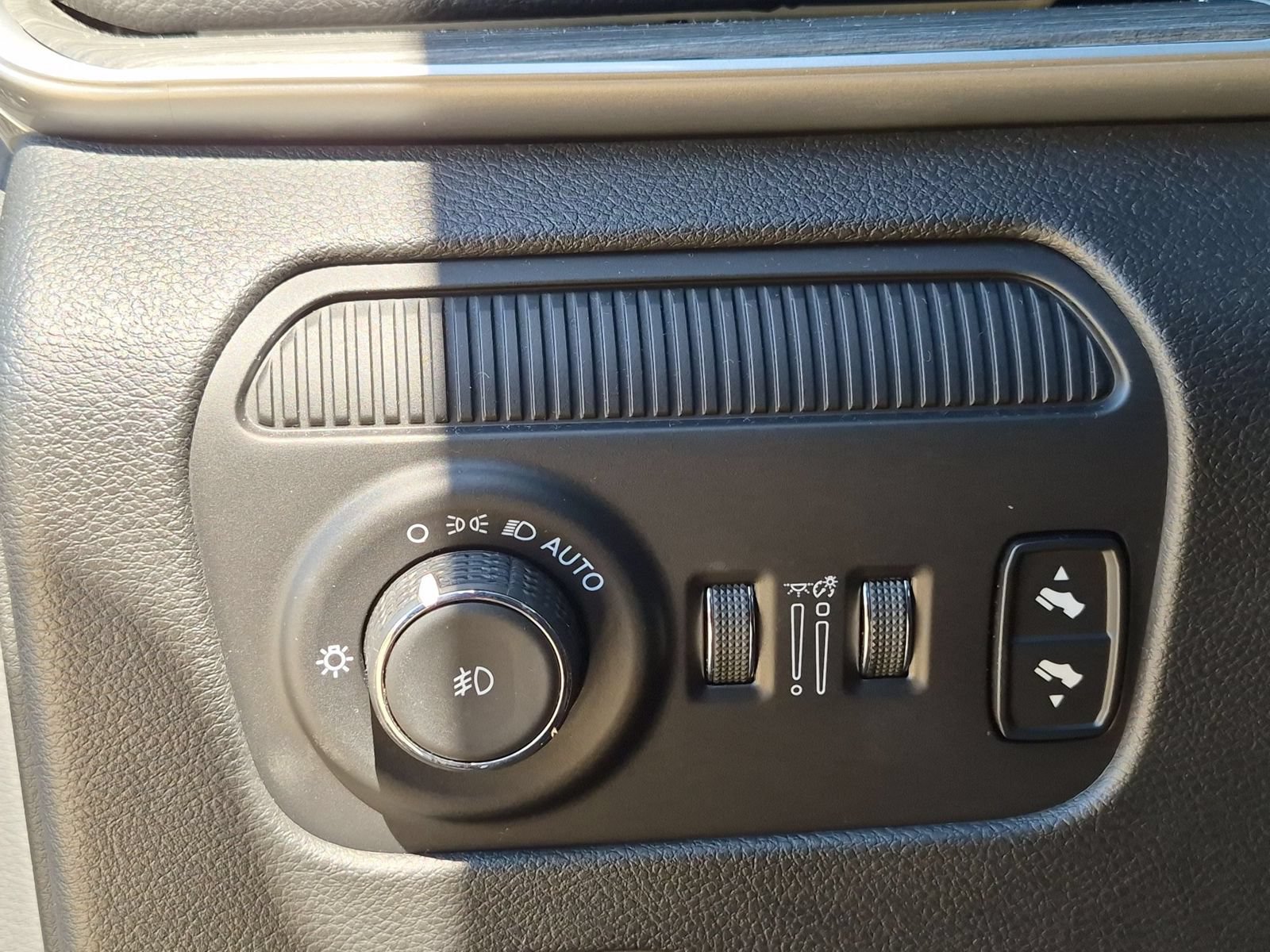 Used 2024 Jeep Wagoneer Series II AWD/4WD image 22