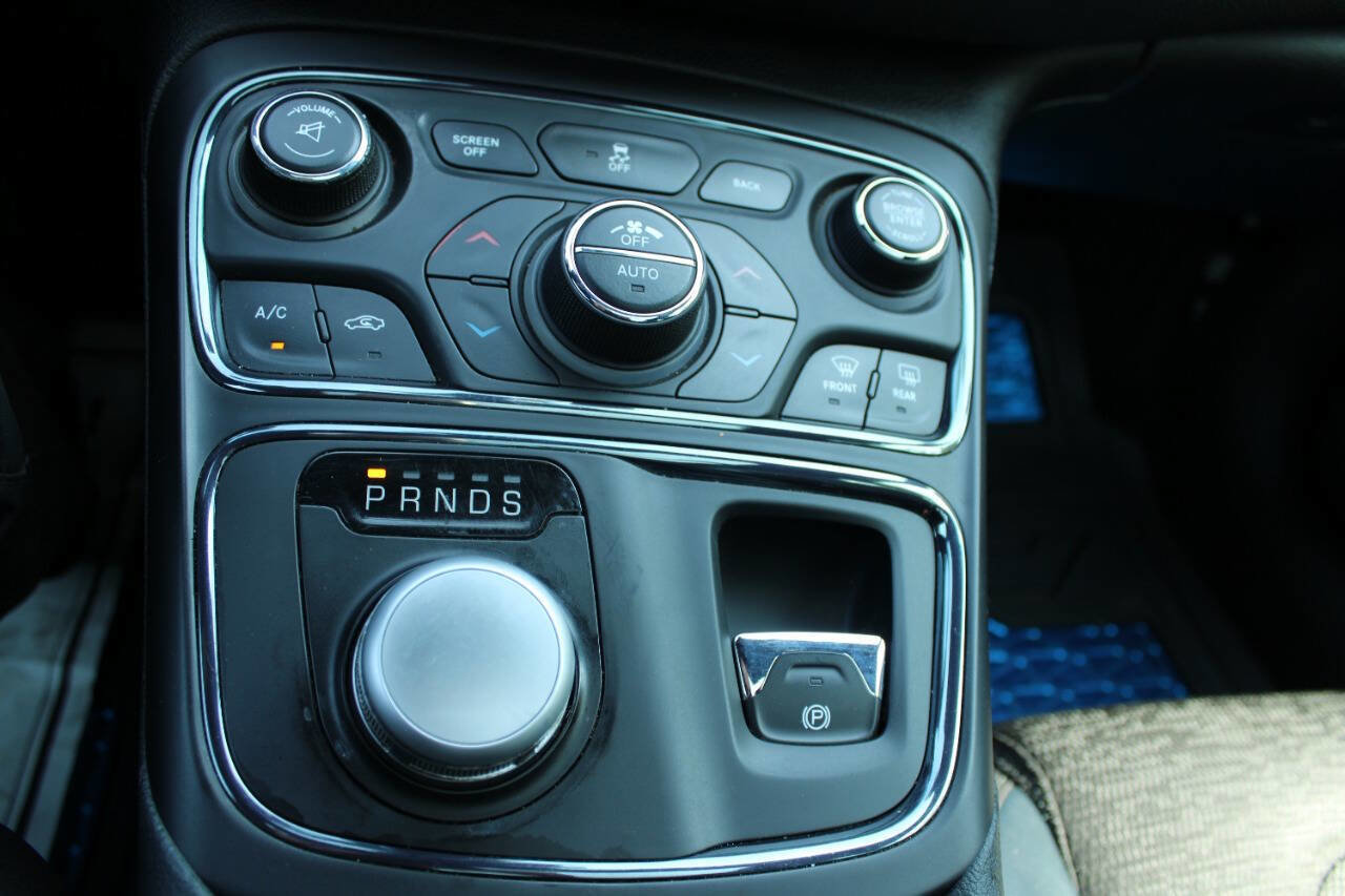 Used 2015 Chrysler 200 S w/ Comfort Group image 27