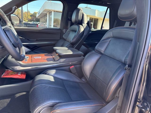 Used 2025 Lincoln Navigator Black Label image 17