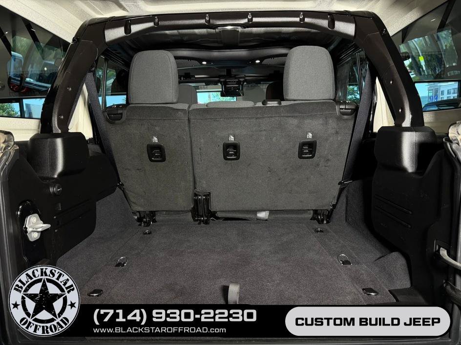 Used 2025 Jeep Wrangler Unlimited Rubicon AWD/4WD image 23