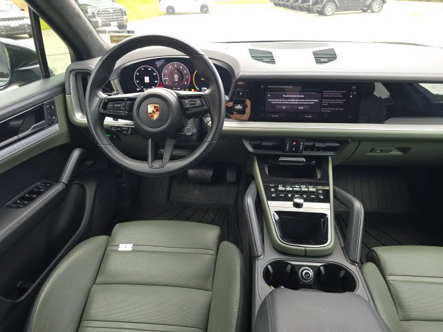 Used 2024 Porsche Cayenne AWD/4WD image 16