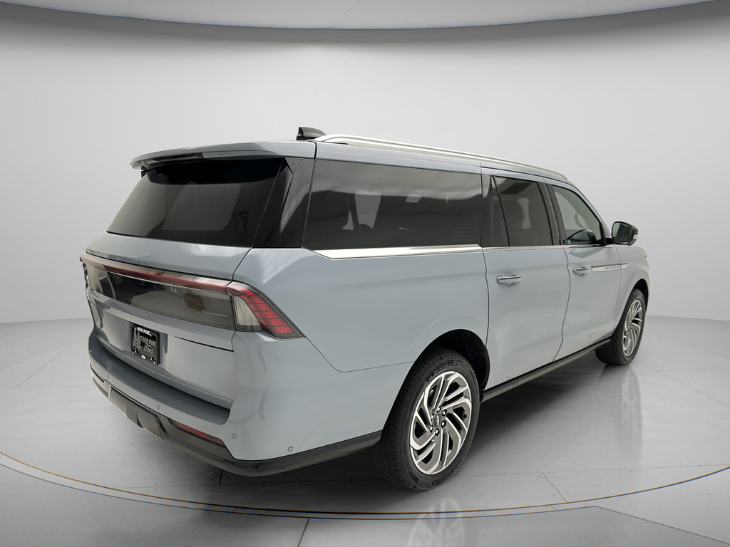 Used 2025 Lincoln Navigator L Reserve AWD/4WD image 7