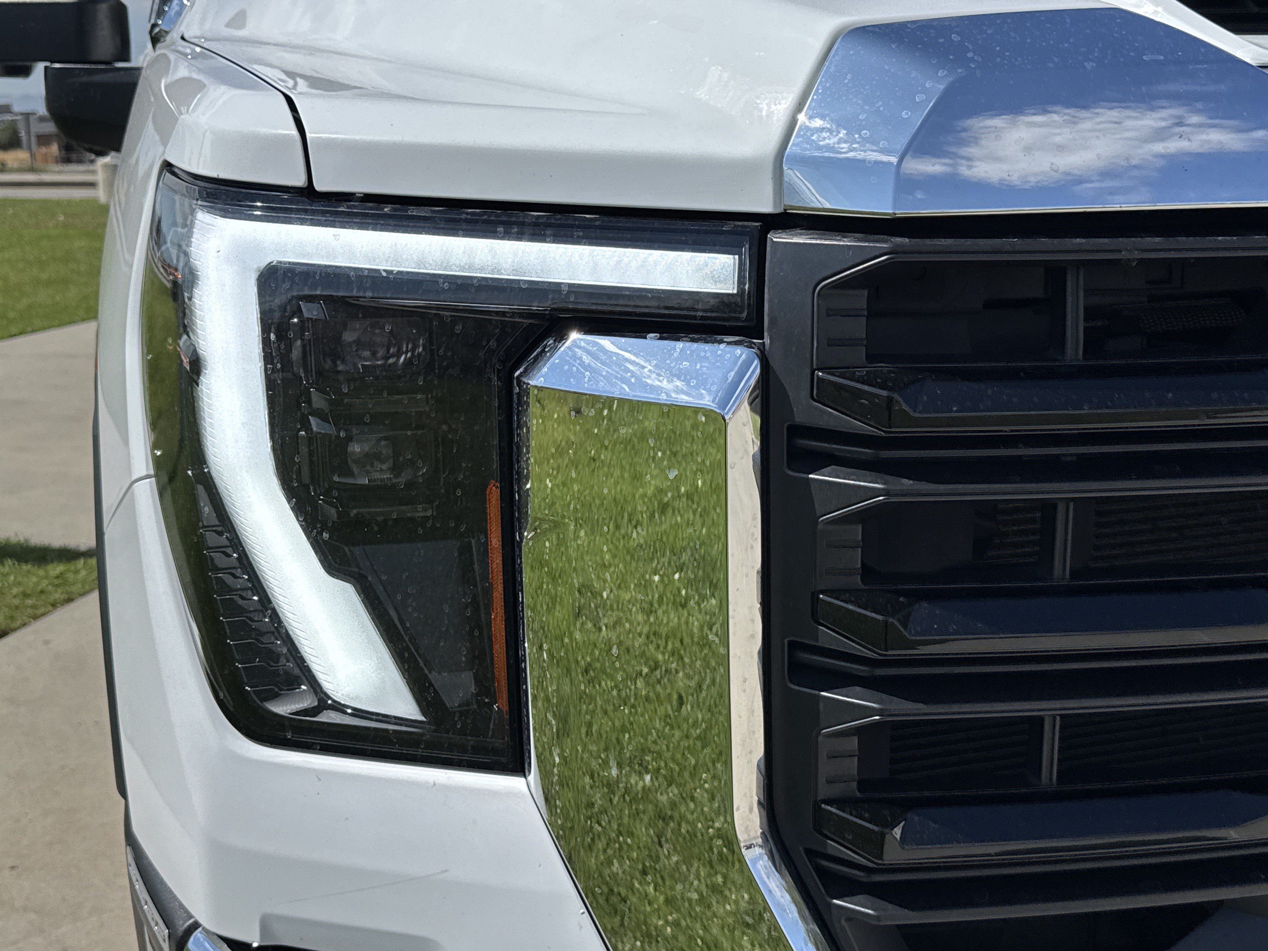 Used 2024 GMC Sierra 2500 Pro w/ 1SA Pro Safety Plus Package AWD/4WD image 4