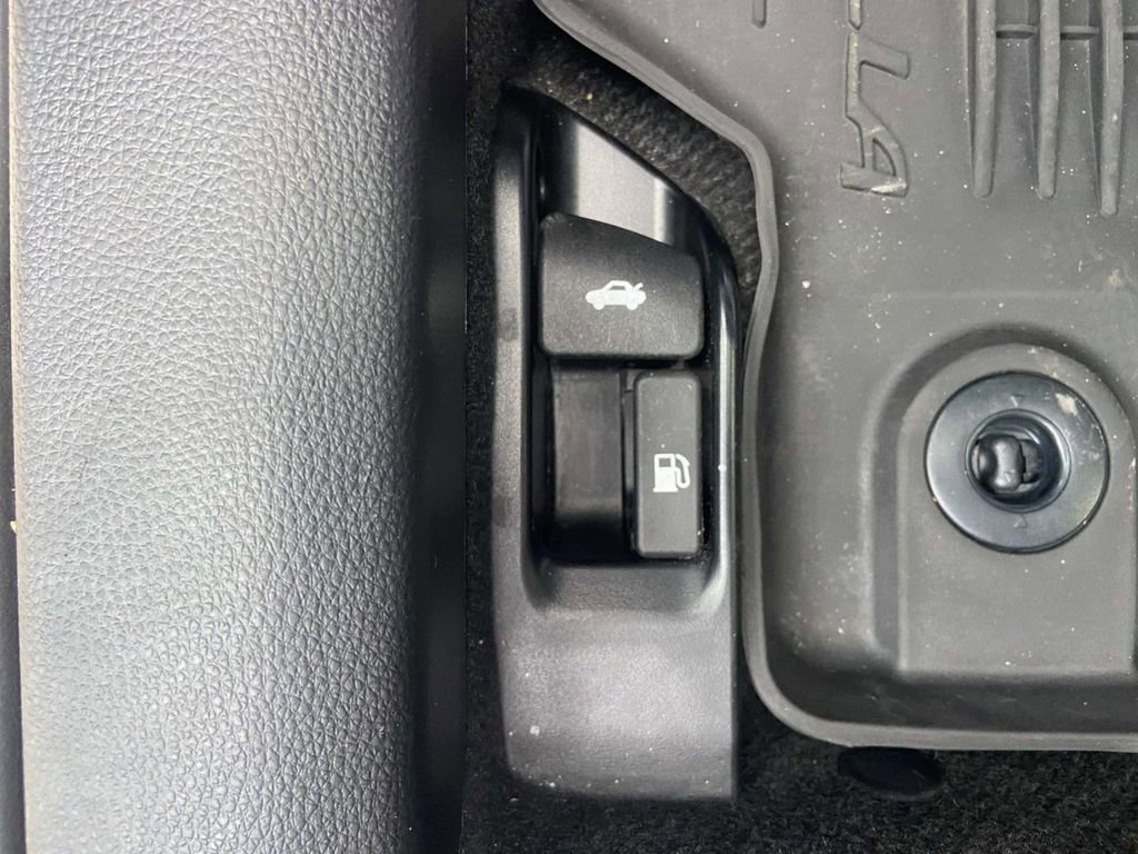 Used 2025 Toyota Corolla LE FWD image 24