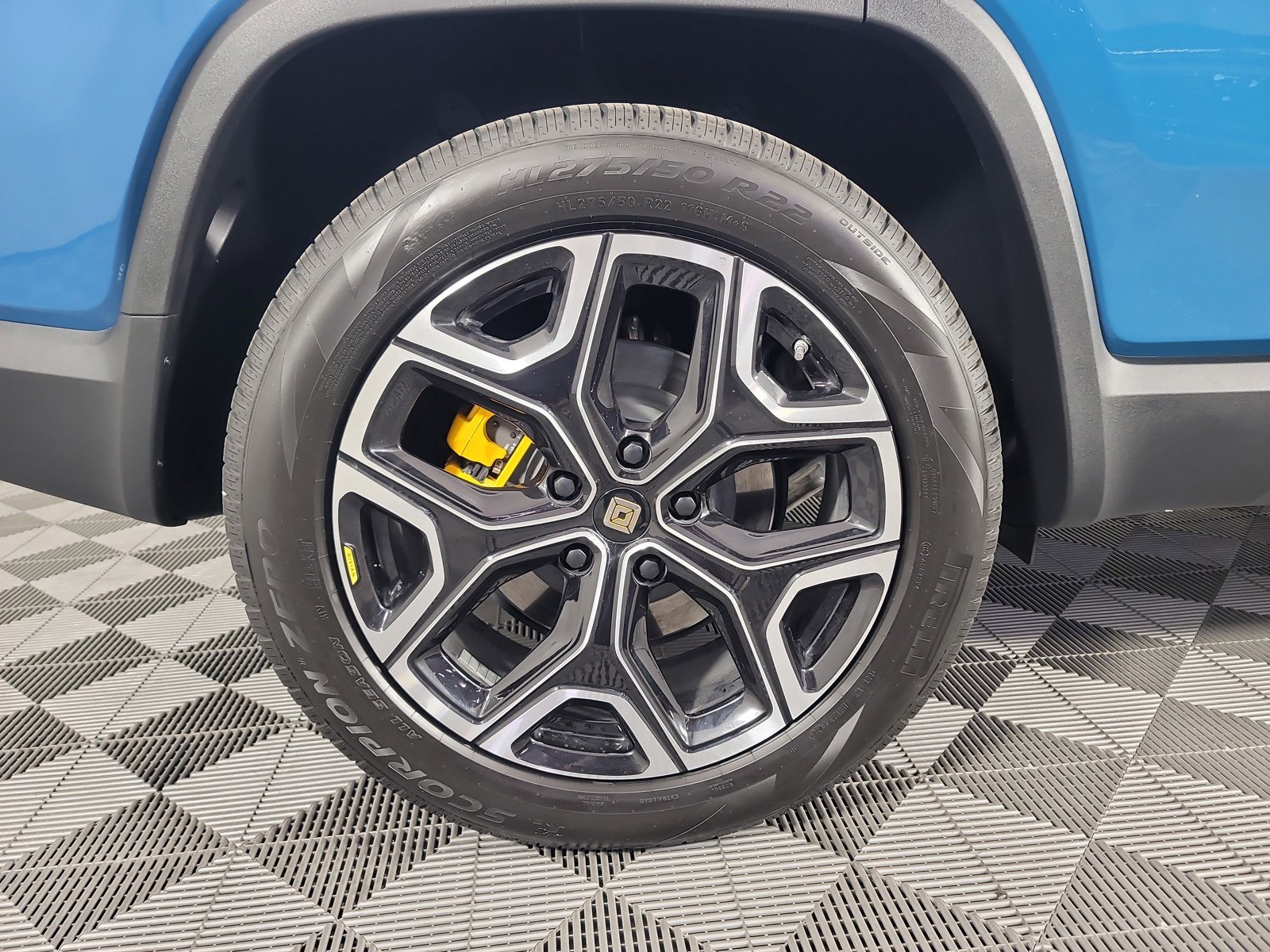 Used 2023 Rivian R1S Adventure image 12