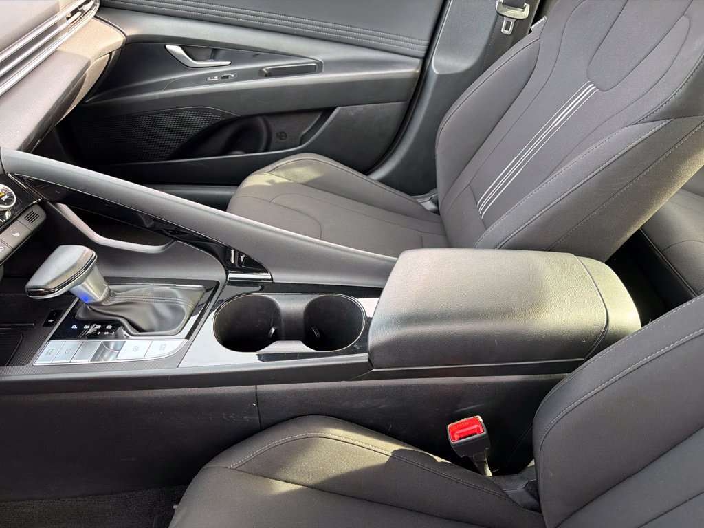Used 2025 Hyundai Elantra SEL FWD image 13