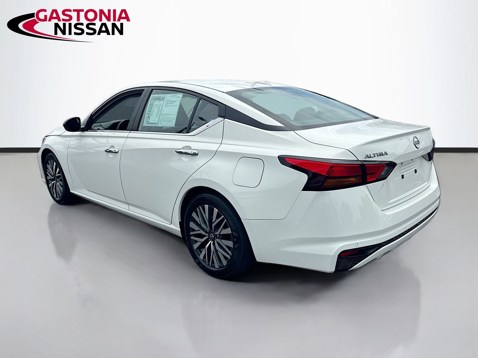 Used 2025 Nissan Altima 2.5 SV FWD image 6