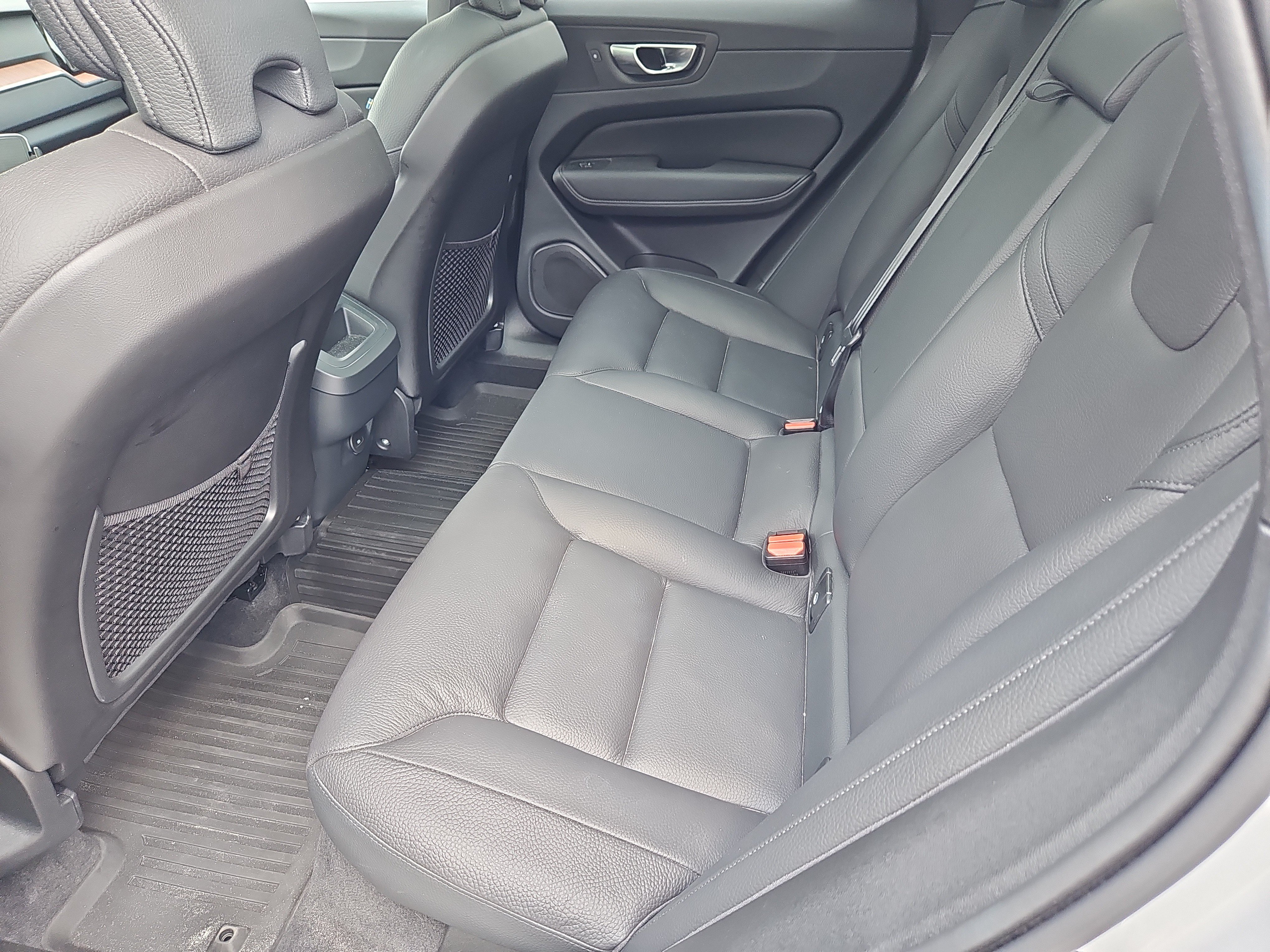 Used 2024 Volvo XC60 B5 Plus w/ Protection Package Premier AWD/4WD image 31