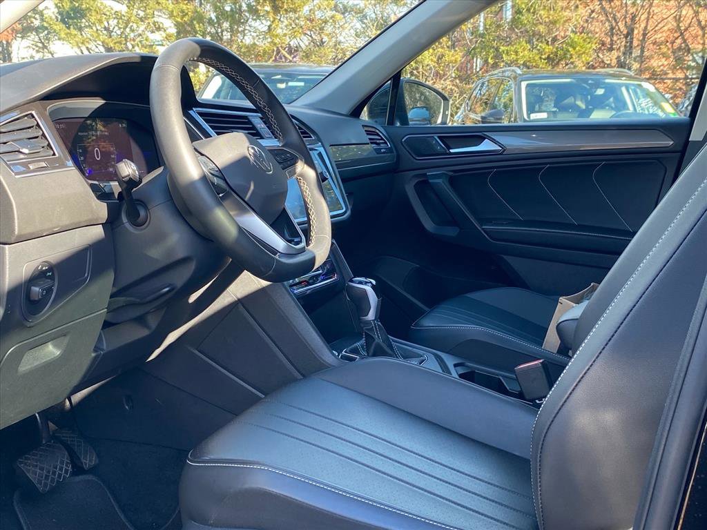 Certified 2024 Volkswagen Tiguan SE image 9