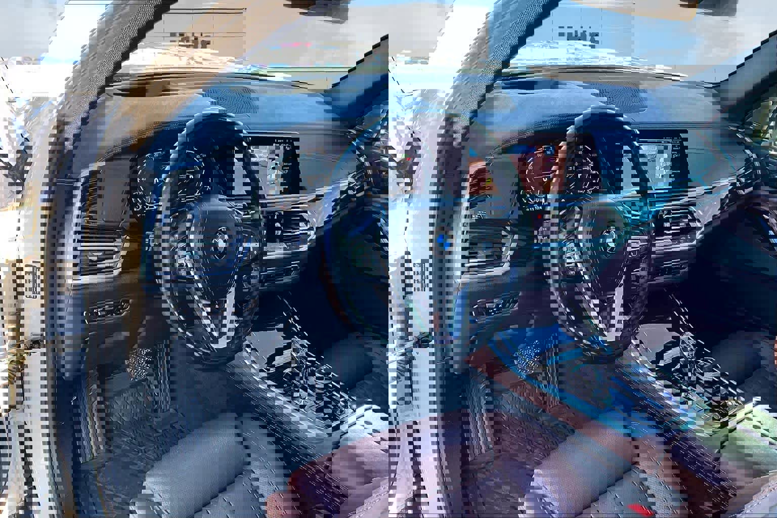 Used 2021 BMW X5 xDrive45e w/ Executive Package image 2