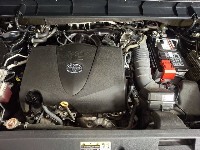 Used 2020 Toyota Highlander XLE AWD/4WD image 29