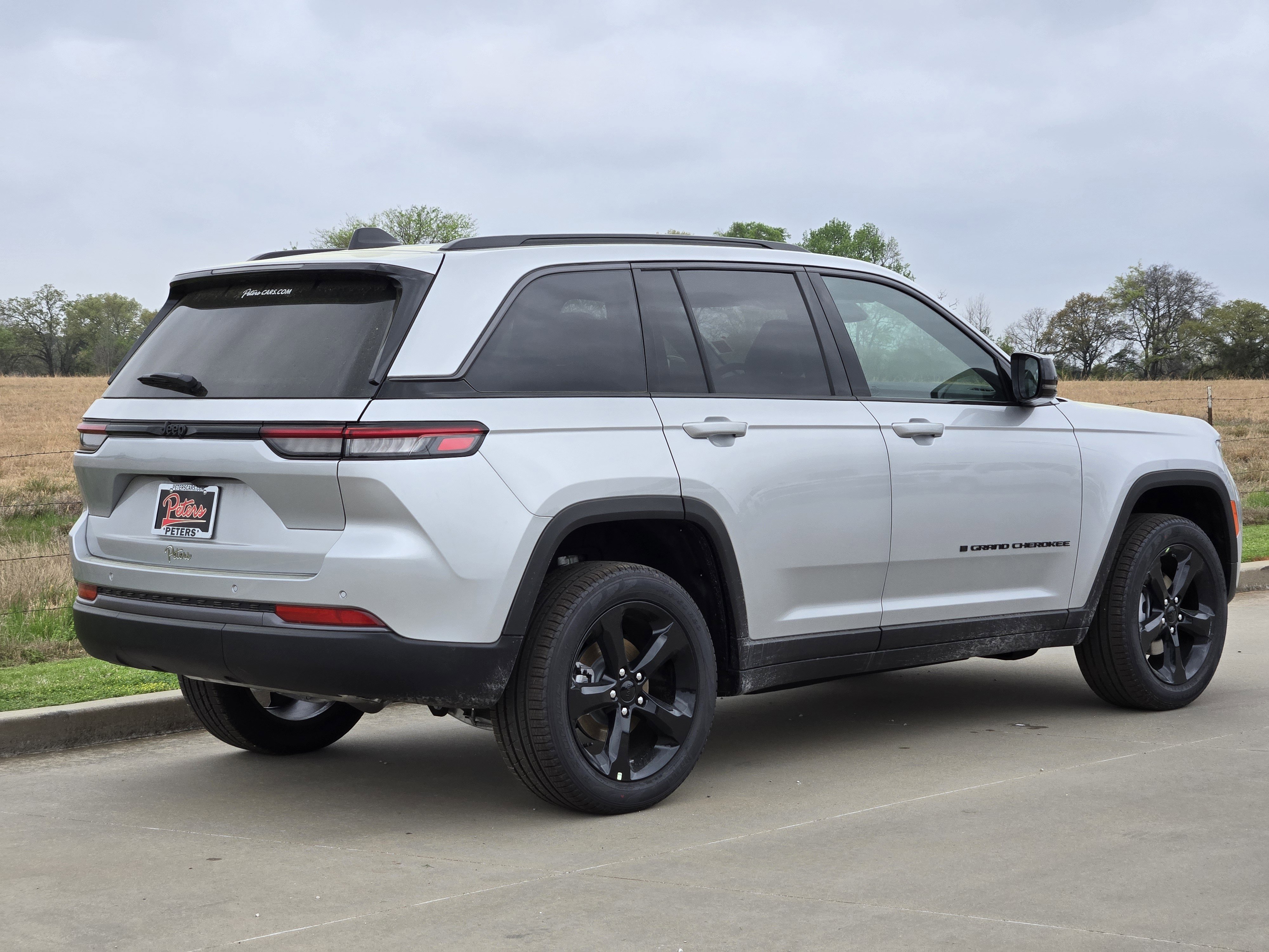 New 2026 Jeep Grand Cherokee Limited w/ Limited Altitude Package RWD image 3