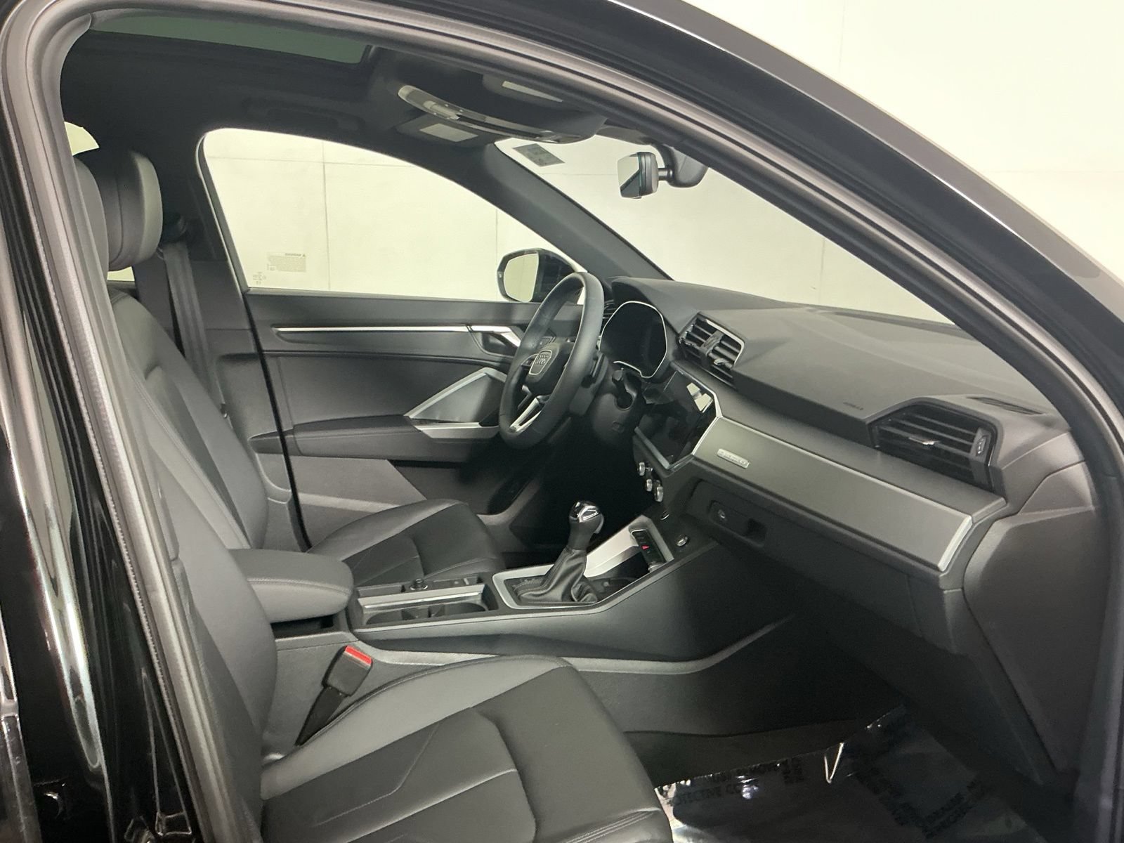 Used 2025 Audi Q3 2.0T Premium w/ Convenience Package AWD/4WD image 20
