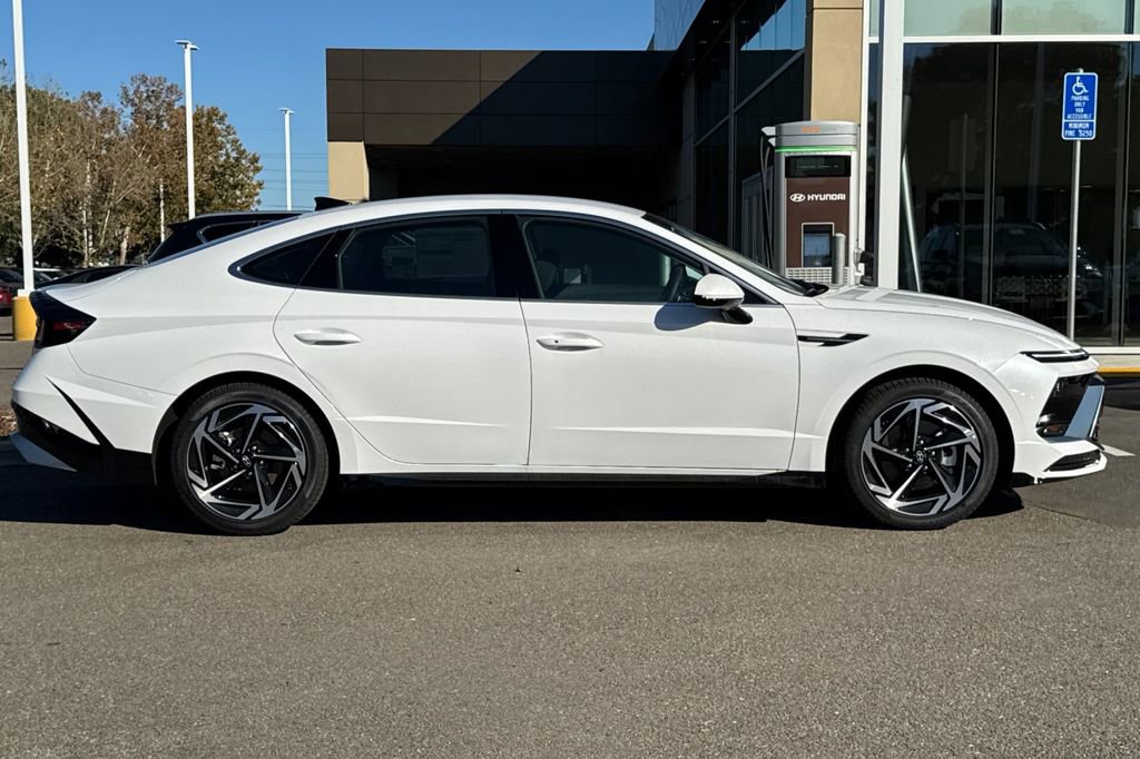 New 2026 Hyundai Sonata SEL FWD image 3