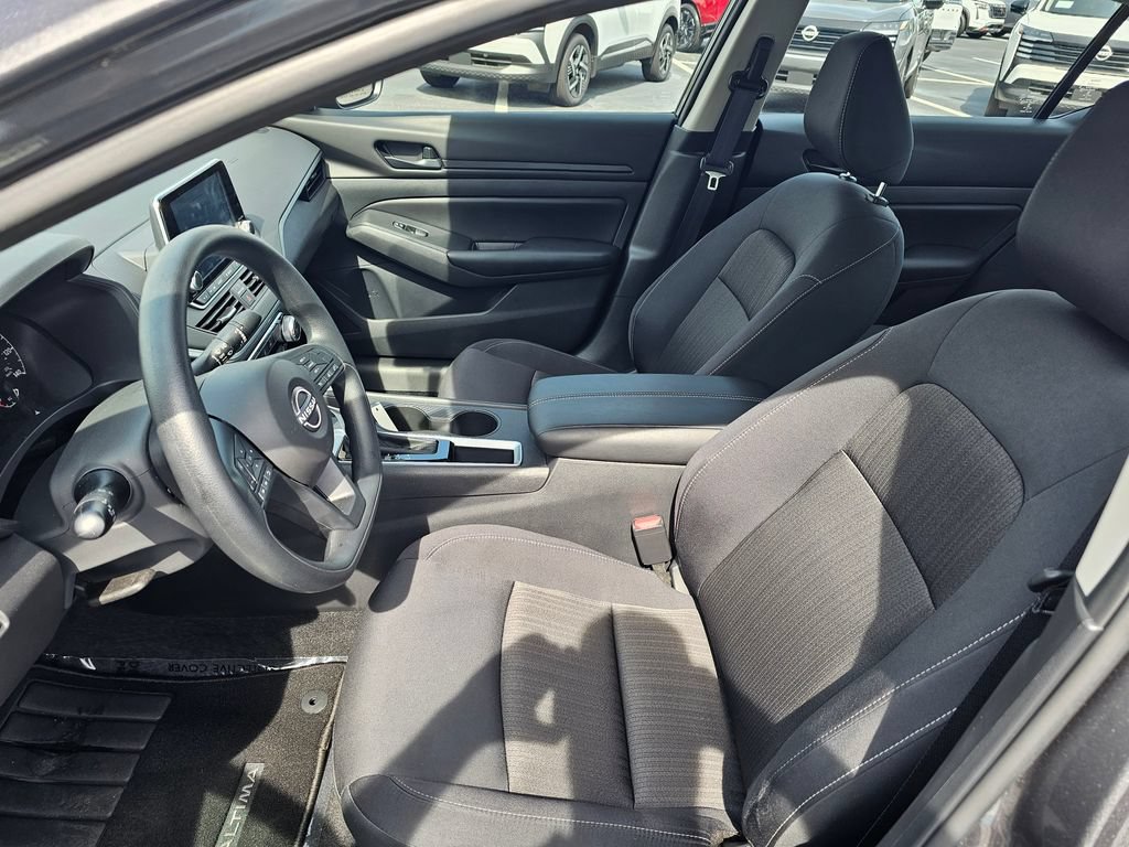 Used 2025 Nissan Altima 2.5 S FWD image 13