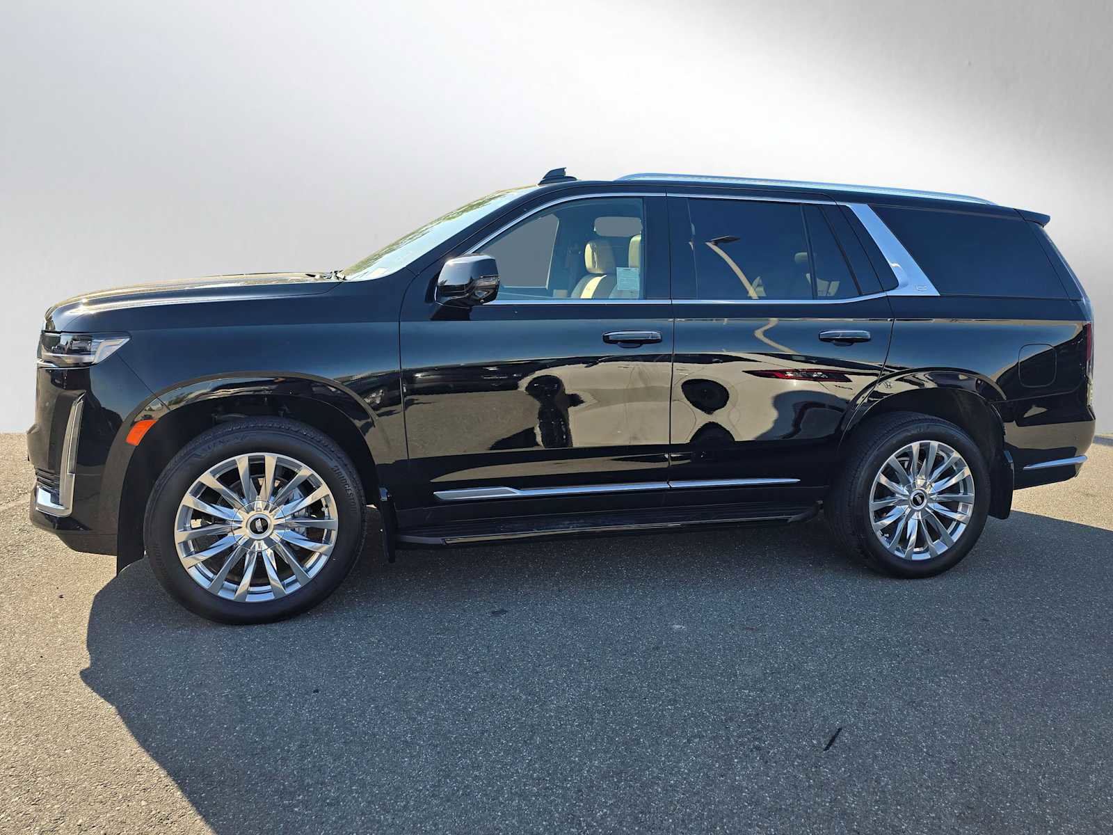 Used 2022 Cadillac Escalade Premium Luxury AWD/4WD image 6