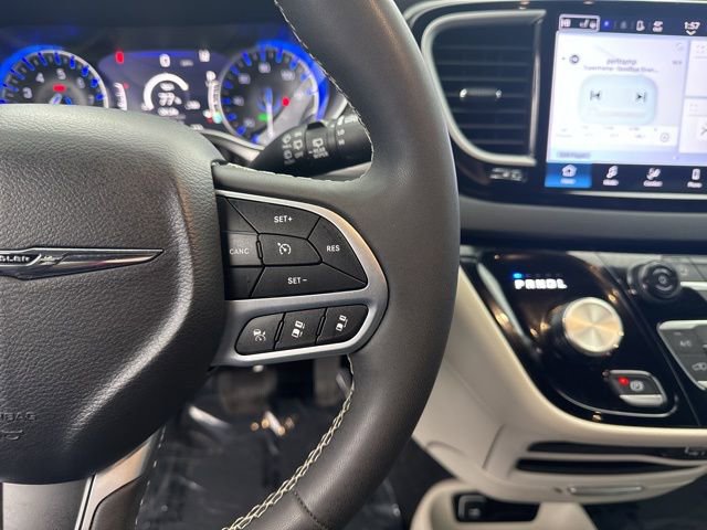 Used 2024 Chrysler Pacifica Touring-L image 32