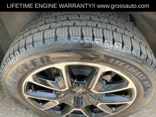 Used 2022 Chevrolet Suburban RST w/ Luxury Package AWD/4WD image 34