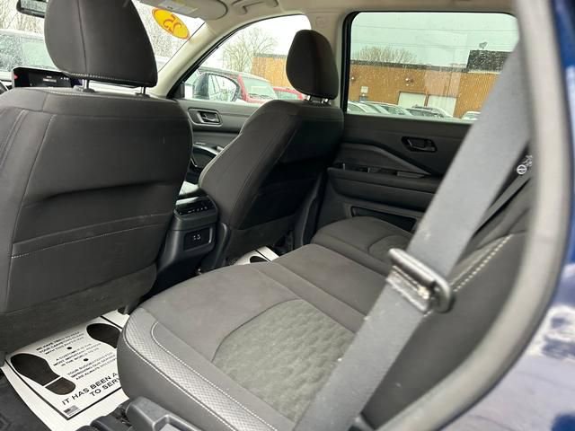 Used 2025 Nissan Pathfinder SV AWD/4WD image 14