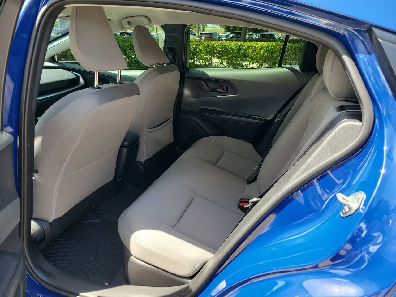 Used 2025 Toyota Prius LE FWD image 10