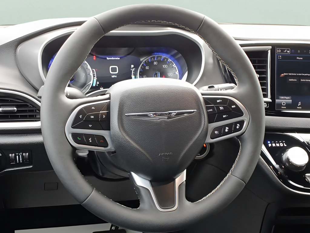 Used 2026 Chrysler Pacifica Select FWD image 11