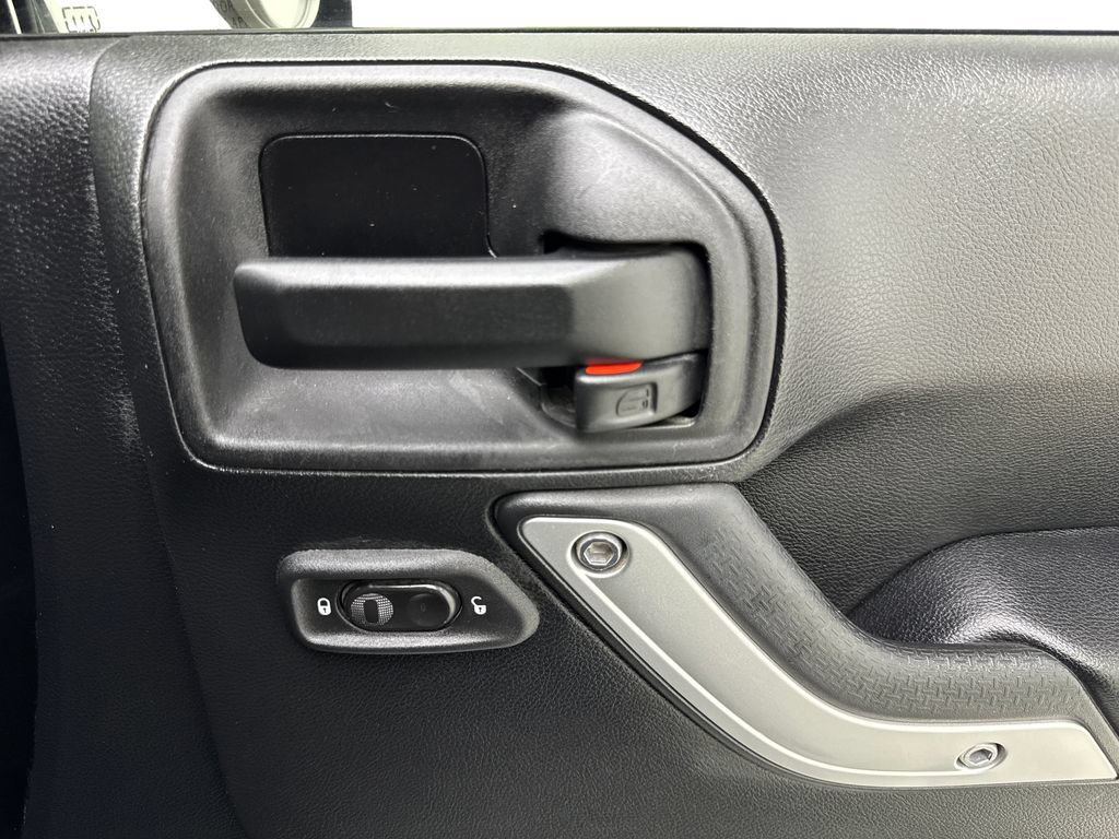 Used 2014 Jeep Wrangler Rubicon w/ Power Convenience Group AWD/4WD image 43