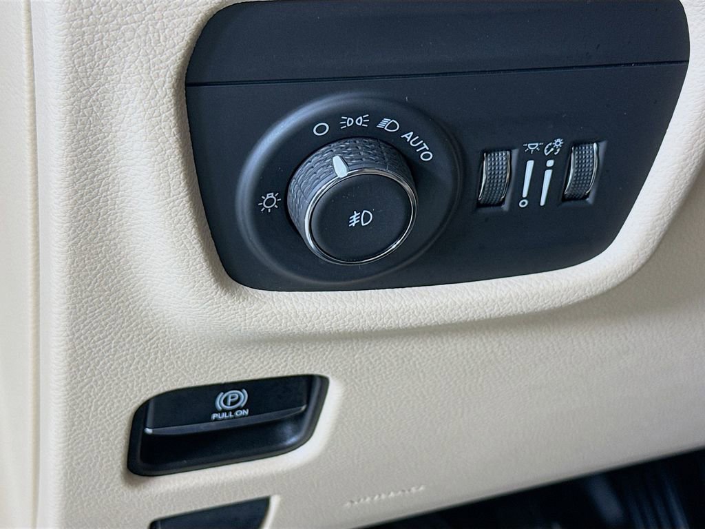 Used 2022 Jeep Grand Cherokee L Limited image 10