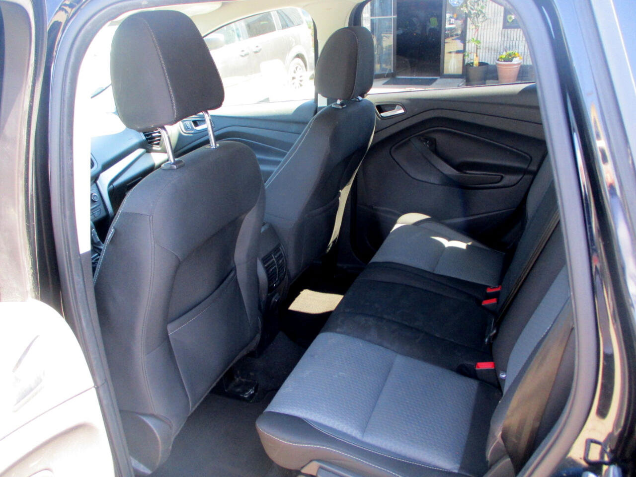 Used 2017 Ford Escape SE image 9