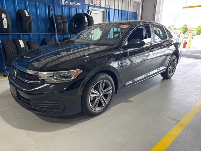 Used 2024 Volkswagen Jetta SE FWD image 1