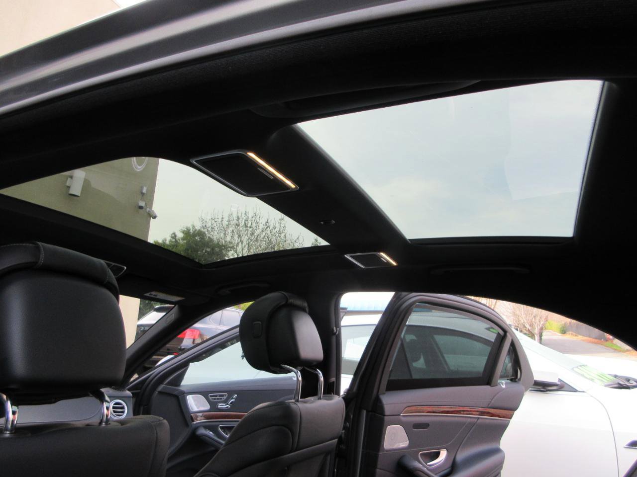 Used 2015 Mercedes-Benz S 550 Sedan image 40