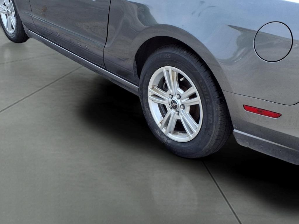 Used 2014 Ford Mustang Convertible RWD image 18