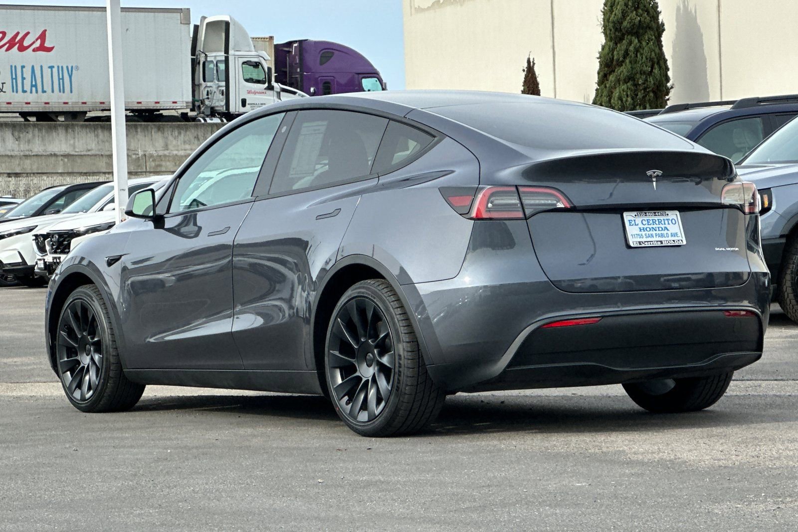 Used 2022 Tesla Model Y Long Range image 5